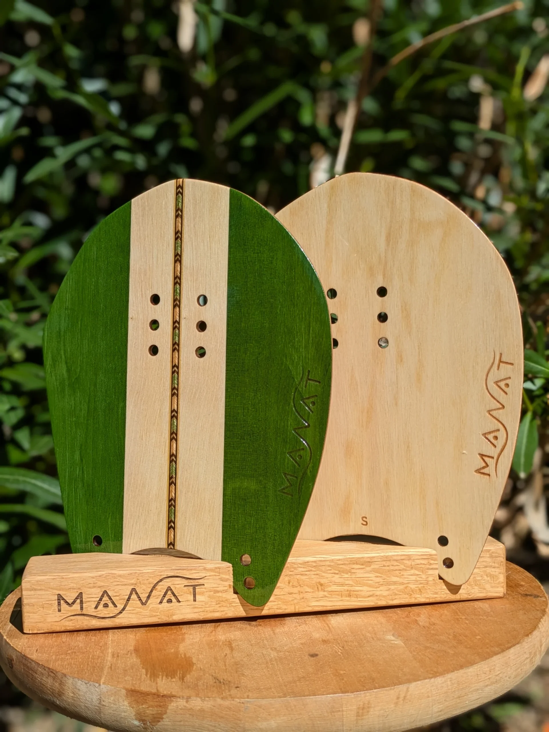 Plaquettes de natation MANAT en bois, finition verte et naturelle